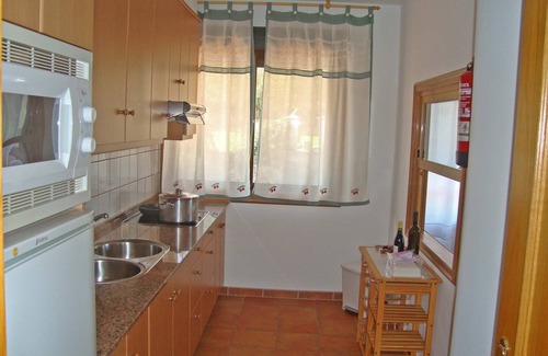 Noalla Apartamento | APARTAMENTO AMPLIO CON JARDÍN EN SANXENXO, CERCA DE LA PLAYA Y RIO, CON WIFI.