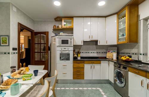Colindres Casa | Casa rural 'Casa La Quinta' con vistas a la montaña, piscina privada y Wi-Fi