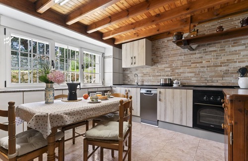 Villanueva de Pria Casa | Casa rural 'Casa María Mérica' con jardín privado y Wi-Fi