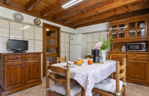 Villanueva de Pria Casa | Casa rural 'Casa María Mérica' con jardín privado y Wi-Fi