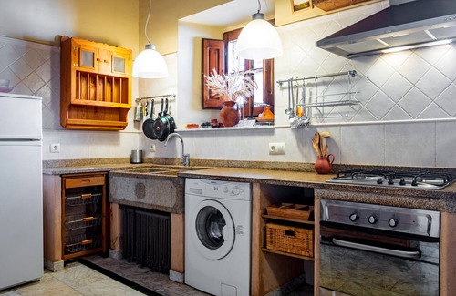 La Velles Casa | Casa rural 'Casa Rural El Saúco' con jardín privado y balcón