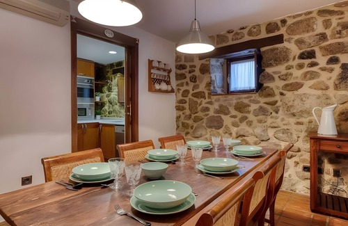 Piedralaves Casa | Casa rural 'Cuesta Del Reloj' con vistas a la montaña, Wi-Fi y aire acondicionado