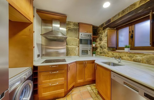 Piedralaves Casa | Casa rural 'Cuesta Del Reloj' con vistas a la montaña, Wi-Fi y aire acondicionado