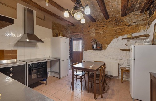 Gelida Casa | Casa rural 'Emilli' con vistas a la montaña, Wi-Fi y aire acondicionado