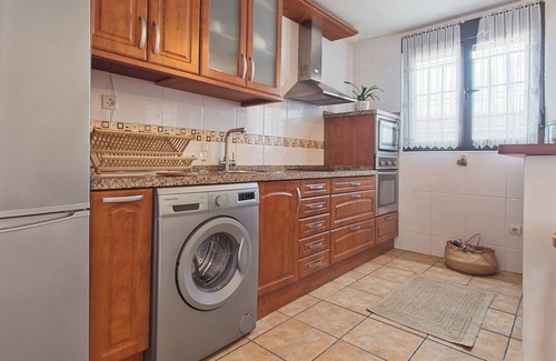 Onzonilla Casa | Casa rural 'Kely' con terraza privada, jardín privado y Wi-Fi