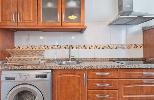 Onzonilla Casa | Casa rural 'Kely' con terraza privada, jardín privado y Wi-Fi