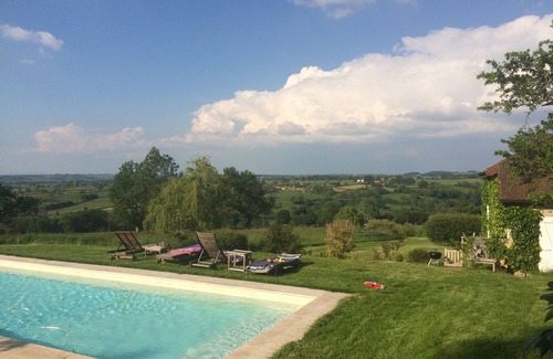 Briant Casa | COUNTRY HOUSE - EXCEPTIONAL VIEW - SWIMMING POOL - Sleeps 12