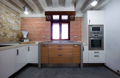 Vizmalo Casa | Casa rural 'La Casa Vieja De Vizmalo' con vistas a la montaña, terraza privada y Wi-Fi