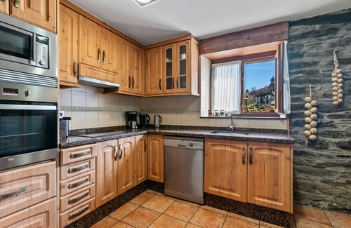 Cangas de Narcea Casa | Casa rural 'La Posada Del Chano' con vistas a la montaña, piscina privada y Wi-Fi