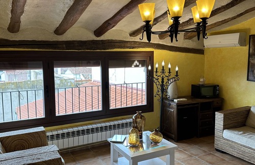 Lerin Casa | Casa rural 'Suite Las Palomas' con vistas a la montaña, Wi-Fi y aire acondicionado