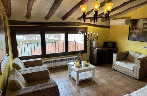 Lerin Casa | Casa rural 'Suite Las Palomas' con vistas a la montaña, Wi-Fi y aire acondicionado