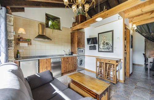 La Rad Casa | Casa rural 'Villamoronta' con vistas a la montaña, terraza privada y Wi-Fi