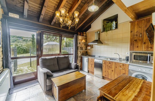La Rad Casa | Casa rural 'Villamoronta' con vistas a la montaña, terraza privada y Wi-Fi