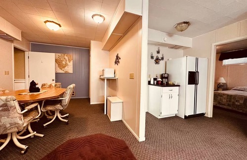 Bison Casa | Country Inn Motel - Charming 11 room motel with AC, WiFi located in Bison, SD.