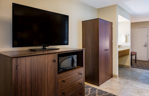 Grandville Hotel | Country Inn & Suites by Radisson, Grandville-Grand Rapids West, MI