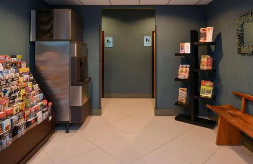 Larkwood Hotel | Country Inn & Suites by Radisson Nashville Airport TN