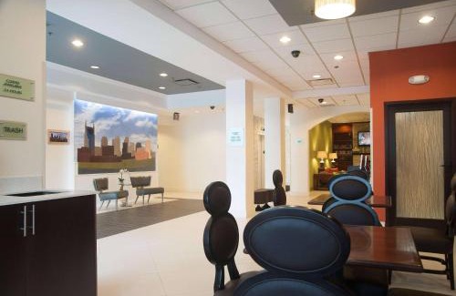 Larkwood Hotel | Country Inn & Suites by Radisson Nashville Airport TN