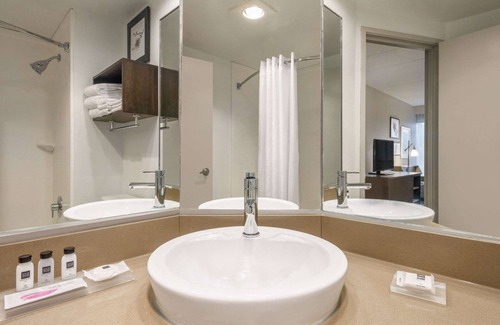 La Crosse Hotel | Country Inn & Suites by Radisson, La Crosse, WI