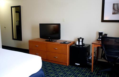 Wichita Hotel | Country Inn & Suites by Radisson, Wichita East, KS