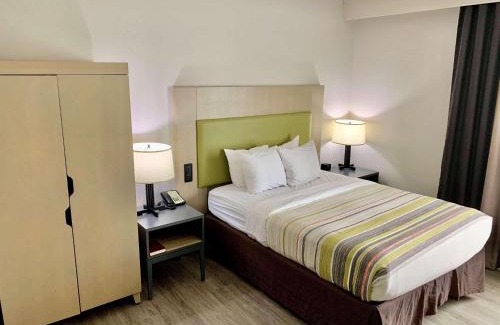 Milan Hotel | Country Inn & Suites by Radisson, Sandusky South, OH