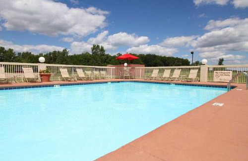 Milan Hotel | Country Inn & Suites by Radisson, Sandusky South, OH