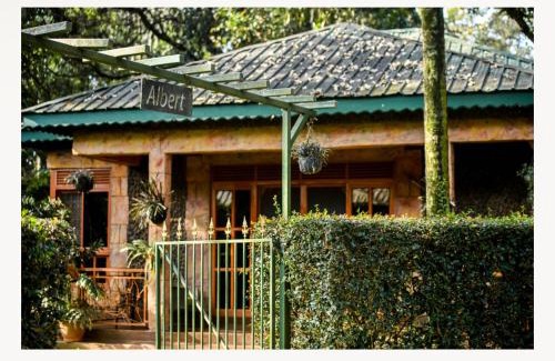 Entebbe Hotel | Country Lake Resort Garuga