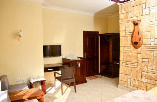 Entebbe Hotel | Country Lake Resort Garuga
