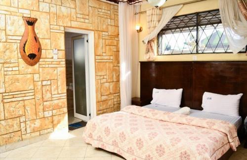 Entebbe Hotel | Country Lake Resort Garuga