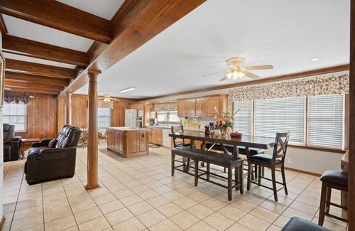 Springfield Casa | Country living at its best, chickens and a beautiful stocked pond to fish in