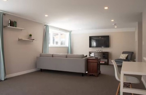 Guelph/Eramosa Cama Y Desayuno | Country Oasis - King Bed w/Tempur-Pedic matress.