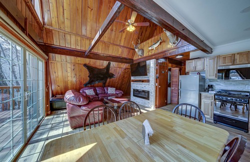 Tate Casa | Countryside A-frame with alfresco deck, amazing views & hot tub