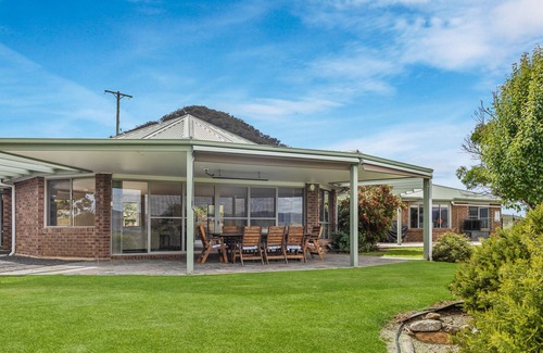 Mount Frome Casa | Countryside Escape with Stunning Views and Pool