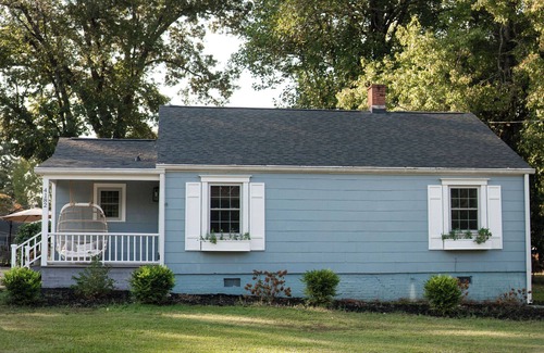 Covington Casa | Couple Getaway ~ Golf Cart ~ Under a Mile from the Covington Square