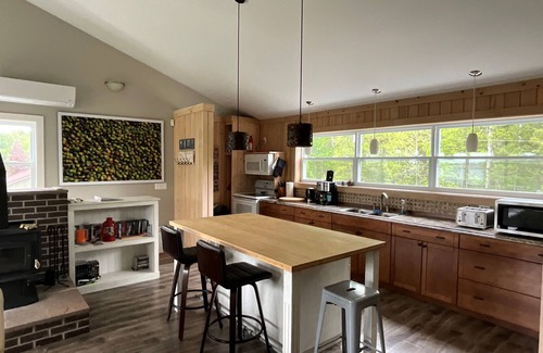 Jardineville Apartamento | Couples Retreat- private loft apartment with water access and beautiful views.