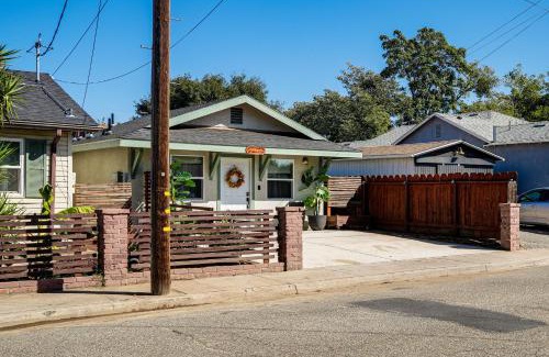 Oakdale Casa | Couples Retreat! Shop, Dine, Explore Dtwn Oakdale