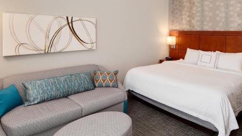 West Homestead Hotel | Courtyard by Marriott Pittsburgh West Homestead Waterfront