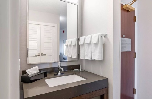 Williston South Hotel | Courtyard by Marriott Burlington Williston