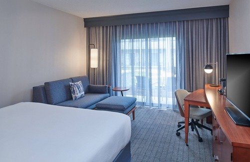 Livonia Hotel | Courtyard by Marriott Detroit Livonia