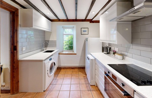 Margam Cabaña | Cabaña en el patio con jardines privados amplios y conexión WiFi gratuita