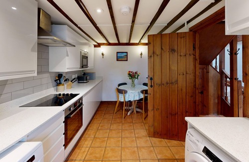 Margam Cabaña | Cabaña en el patio con jardines privados amplios y conexión WiFi gratuita