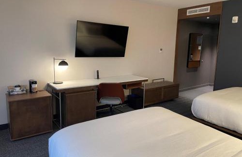 Cote-Des-Neiges—Notre-Dame-De-Grace Hotel | Courtyard Montreal Midtown