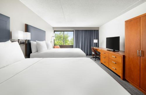 Montvale Hotel | Courtyard Montvale