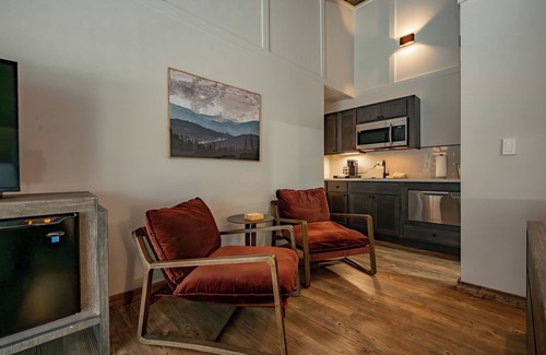 Thayerville Hotel | Cove Creek Lodge: 215 Standard Double Queen Room