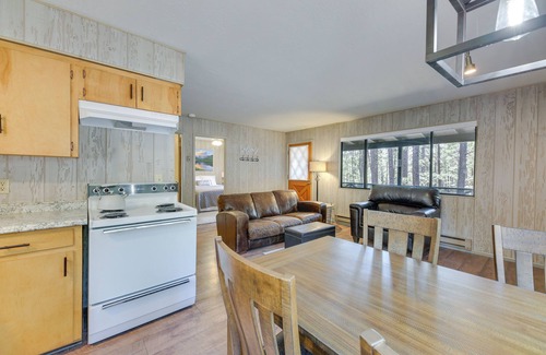 Greer Cabina | Covered Deck & Grill: Cozy Greer Hideaway!