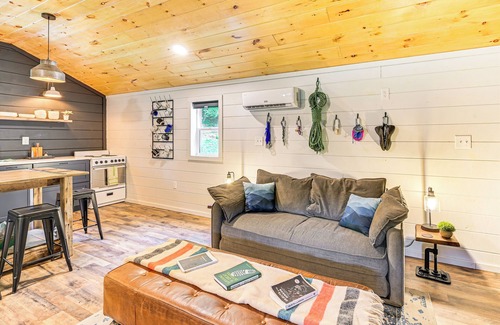 Campton Cabina | Covered Deck & Hot Tub: Cozy Retreat in Campton!