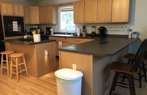 Surry Casa | Vista al mar NUEVO para 2020 -3 dormitorios y 2 baños en Surry, Maine, cerca del Parque Nacional Acadia