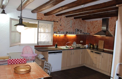 Sant Climent Sescebes Casa | Acogedora casa rural EL PATI DE L´ALBERA ubicada entre mar y montañas