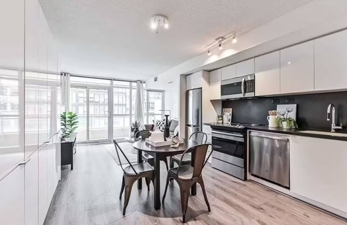 Bathurst Quay Condominio | Cozy 1+1 Bedroom Condo in Downtown Toronto