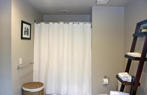 SouthPark Apartamento | Cozy 1 Bed, Heart of SouthPark with Free Parking