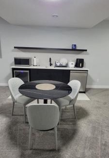 Southwest Calgary Apartamento | Cozy 1 bedroom basement suite in Southwest Calgary